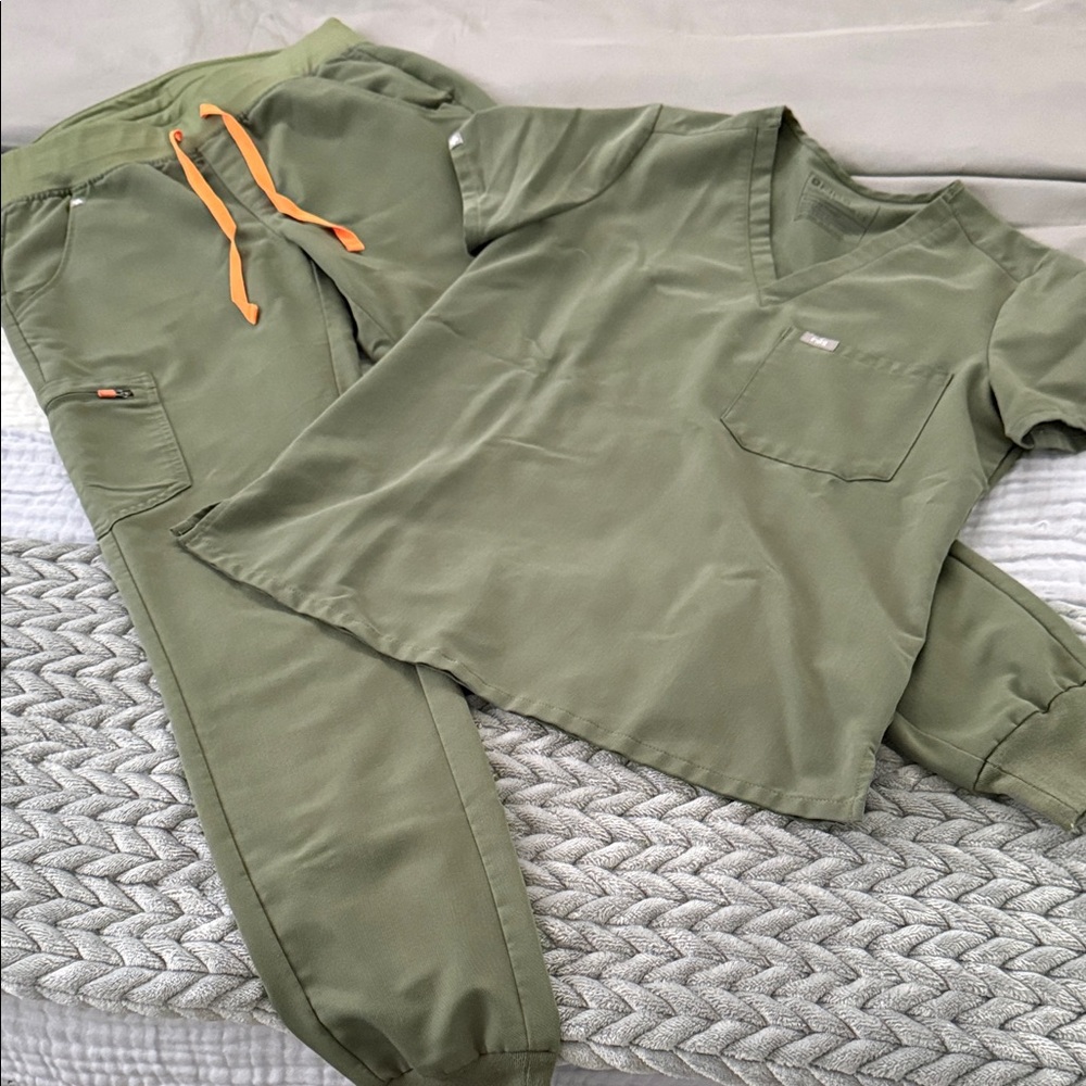 Women’s Figs Scrub Set